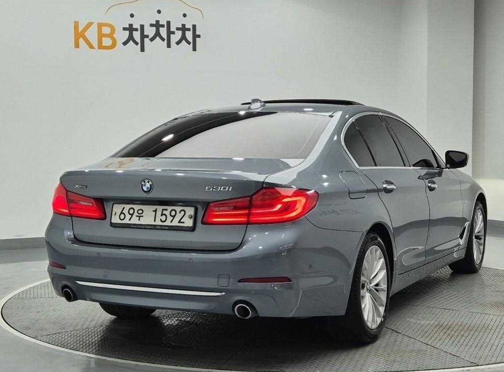 BMW 5시리즈 530i xDrive 럭셔리 플러스 사진 3
