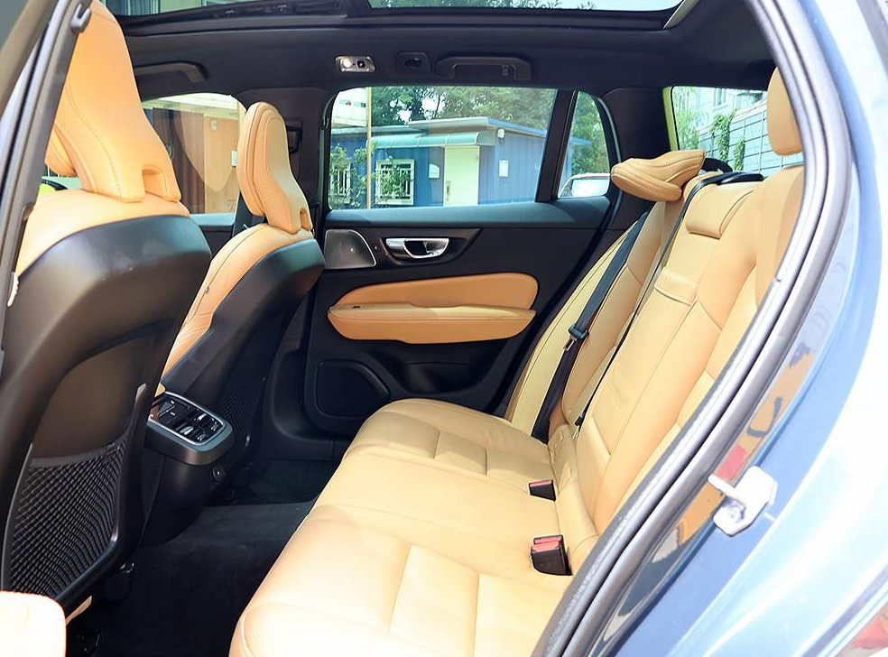 볼보 V60 2.0 B5 프로 AWD 사진 11