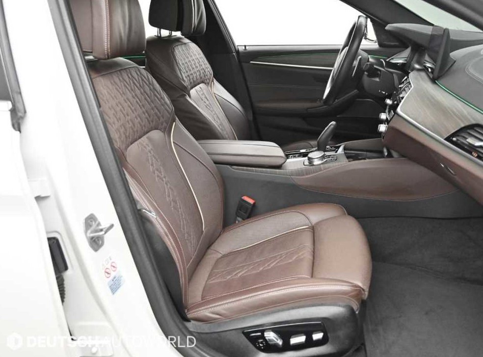 BMW 5시리즈 530e M 스포츠 사진 10