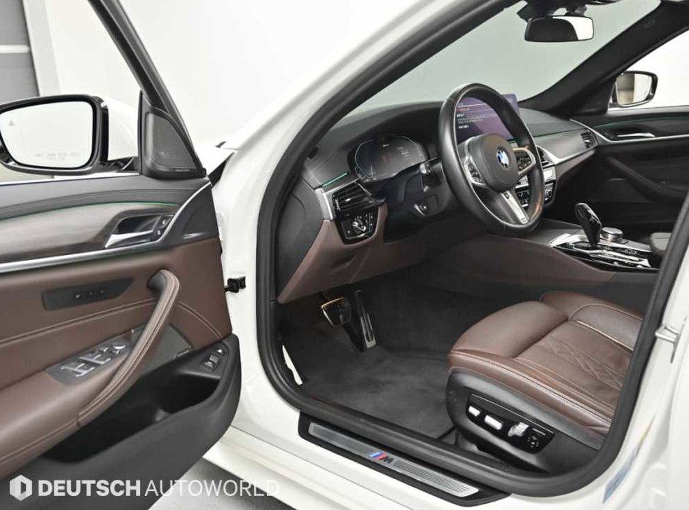 BMW 5시리즈 530e M 스포츠 사진 11