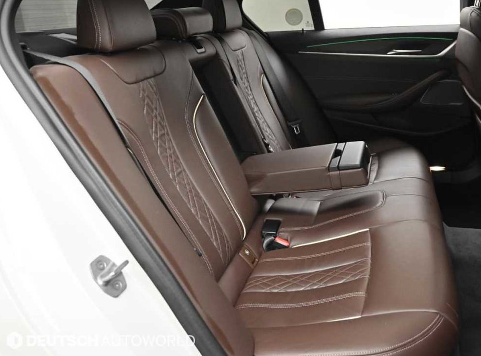 BMW 5시리즈 530e M 스포츠 사진 12