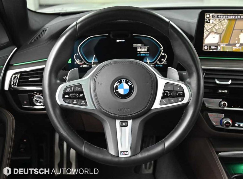 BMW 5시리즈 530e M 스포츠 사진 13