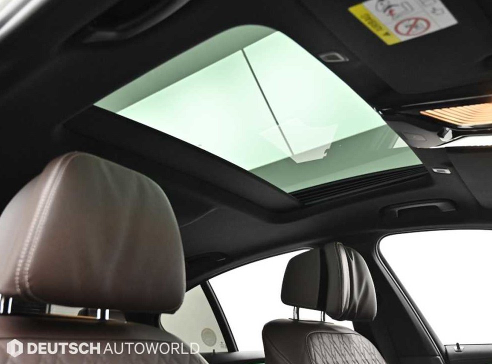 BMW 5시리즈 530e M 스포츠 사진 18