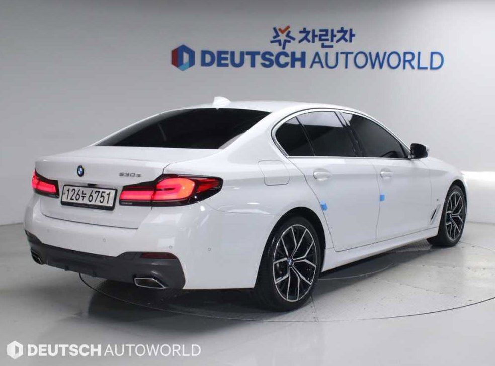 BMW 5시리즈 530e M 스포츠 사진 3
