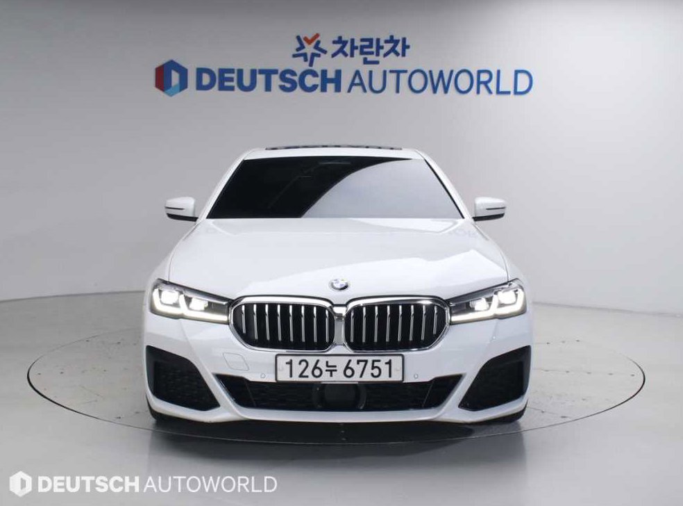 BMW 5시리즈 530e M 스포츠 사진 4
