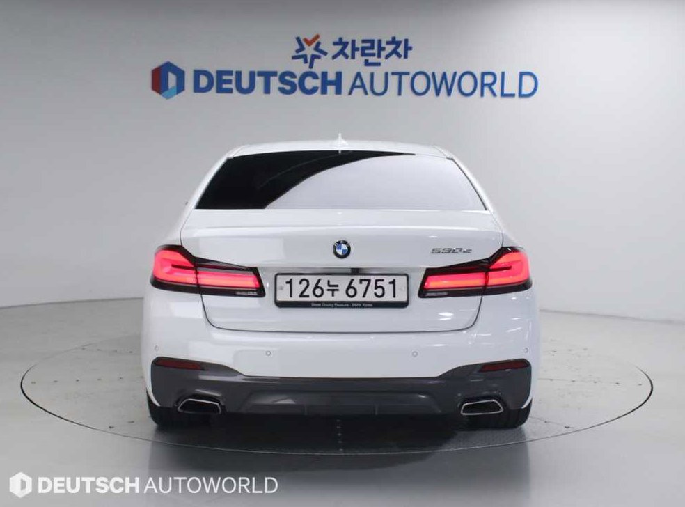 BMW 5시리즈 530e M 스포츠 사진 5