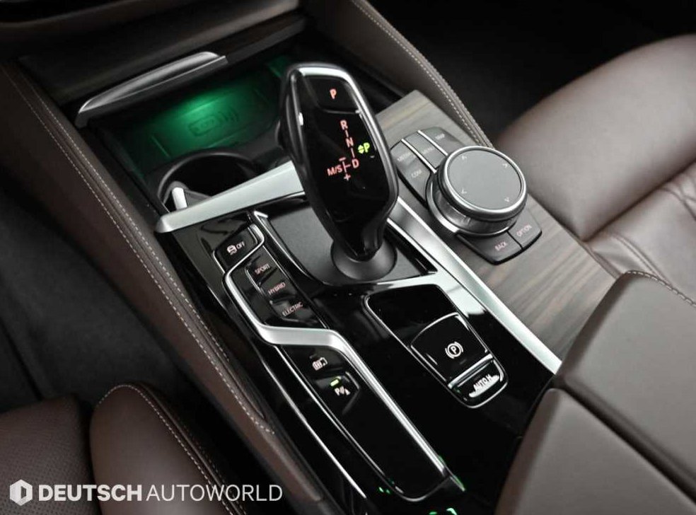 BMW 5시리즈 530e M 스포츠 사진 9