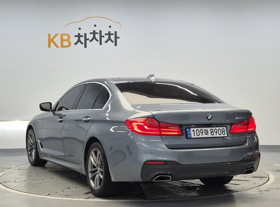 BMW 5시리즈 520d M 스포츠 스페셜 에디션 사진 2