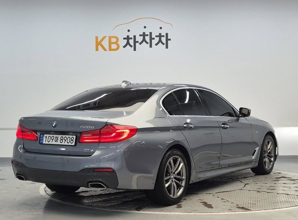 BMW 5시리즈 520d M 스포츠 스페셜 에디션 사진 3