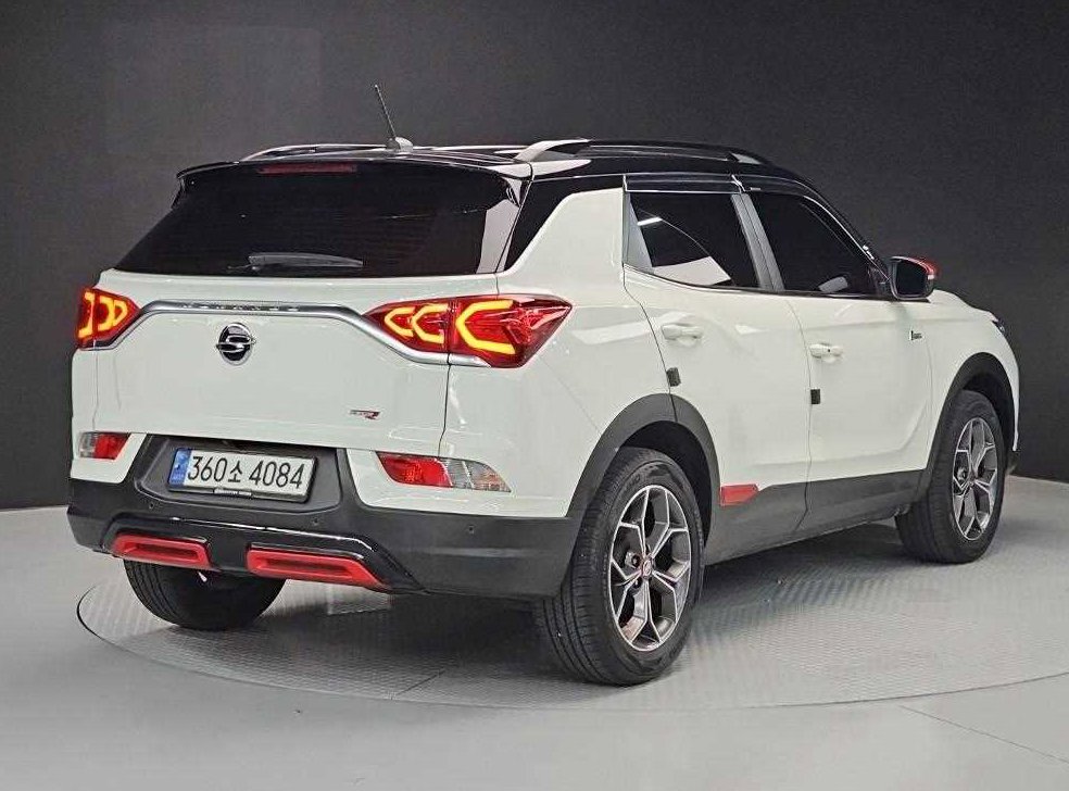KG모빌리티(쌍용)  코란도 2WD 가솔린 1.5 R-플러스 사진 4