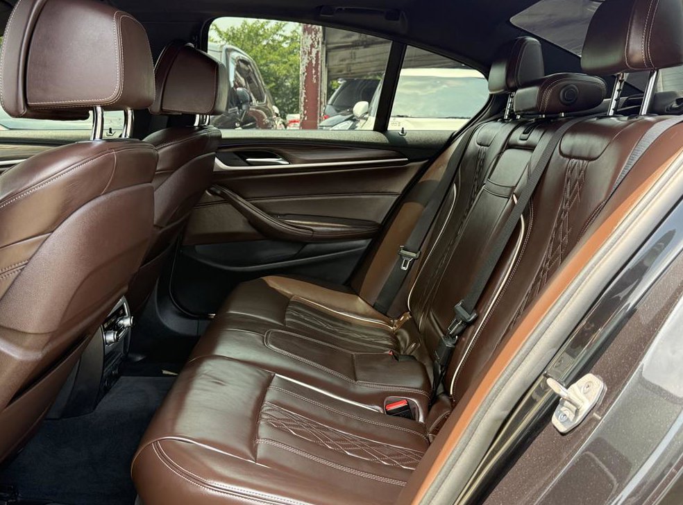 BMW 5시리즈 530i M 스포츠 플러스 사진 10