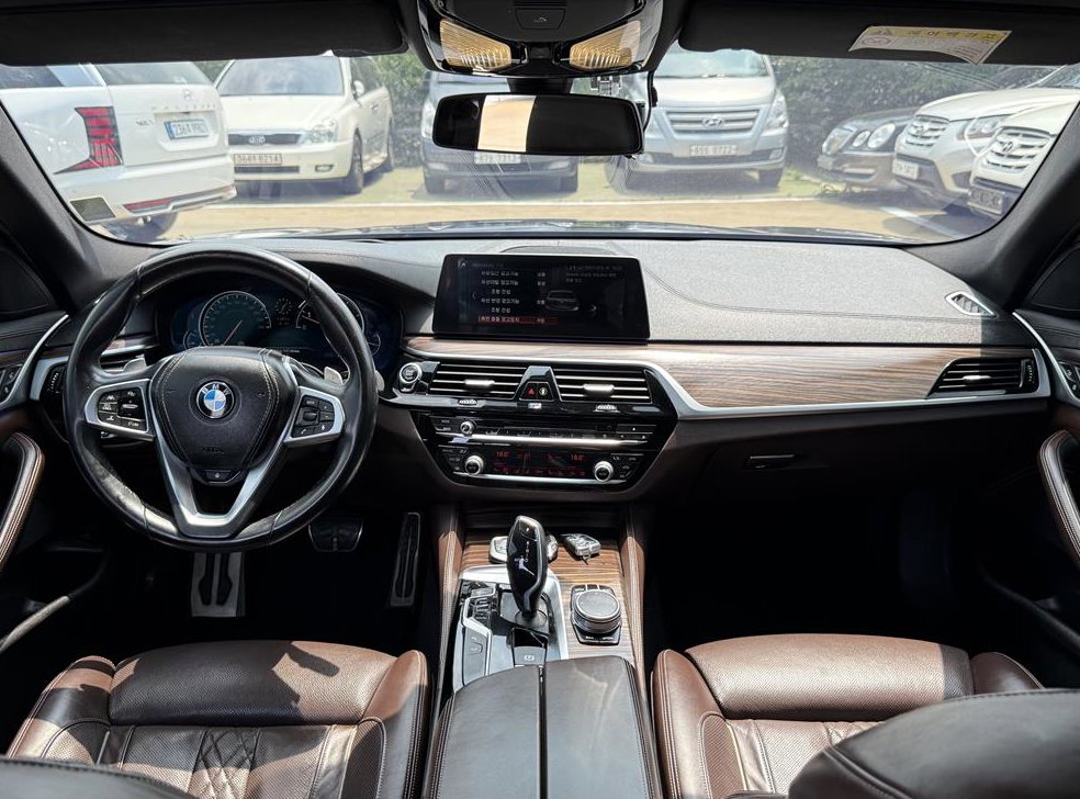 BMW 5시리즈 530i M 스포츠 플러스 사진 11