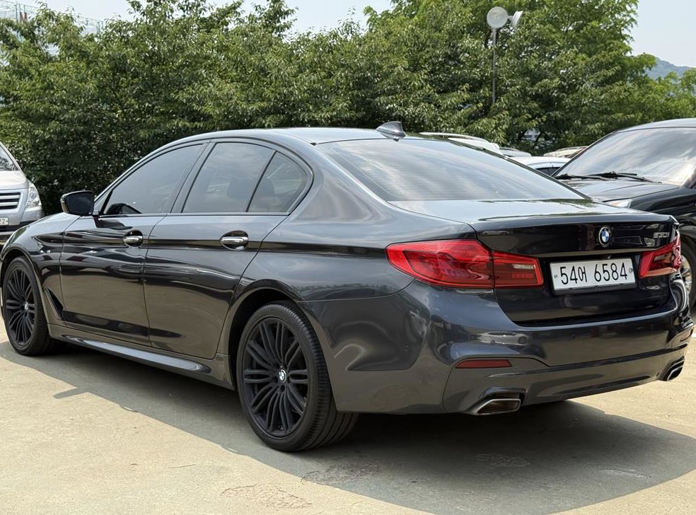 BMW 5시리즈 530i M 스포츠 플러스 사진 3