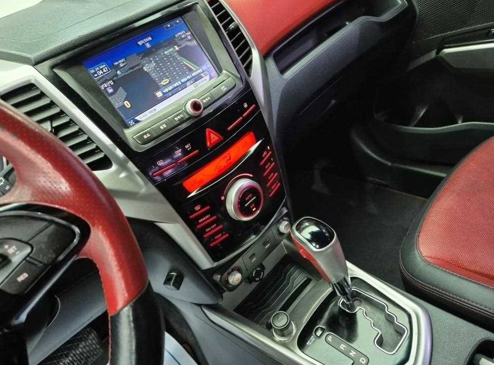 KG모빌리티(쌍용)  티볼리 디젤 2WD 1.6 LX 사진 10