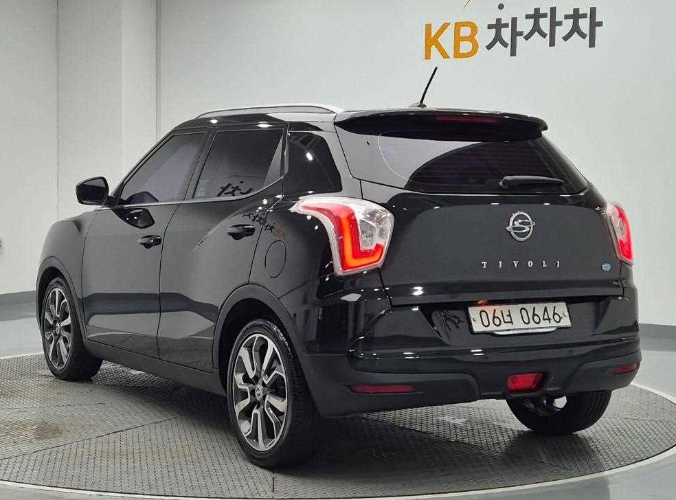 KG모빌리티(쌍용)  티볼리 디젤 2WD 1.6 LX 사진 2
