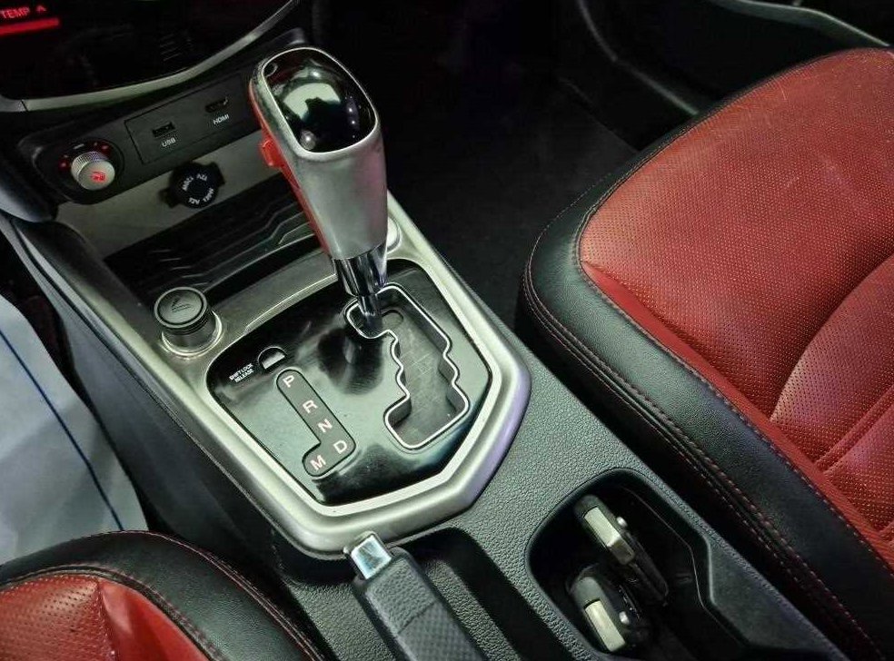 KG모빌리티(쌍용)  티볼리 디젤 2WD 1.6 LX 사진 8