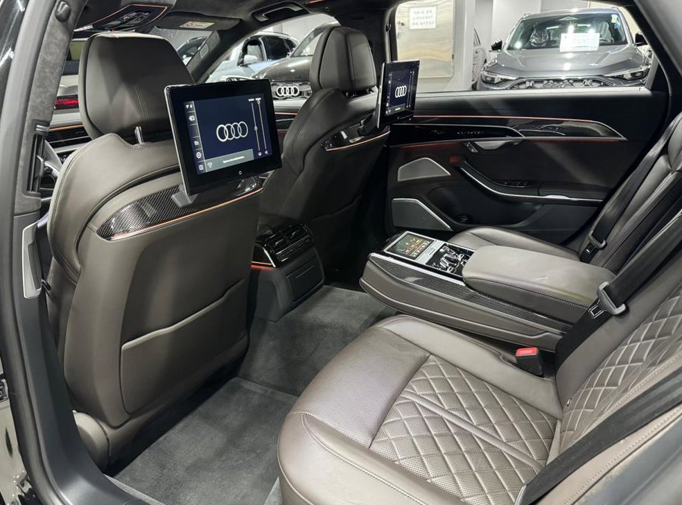 아우디 S8 4.0 TFSI 콰트로 LWB 사진 12