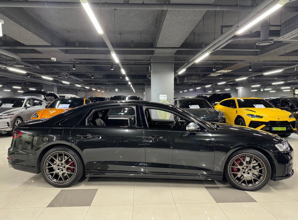 아우디 S8 4.0 TFSI 콰트로 LWB 사진 2