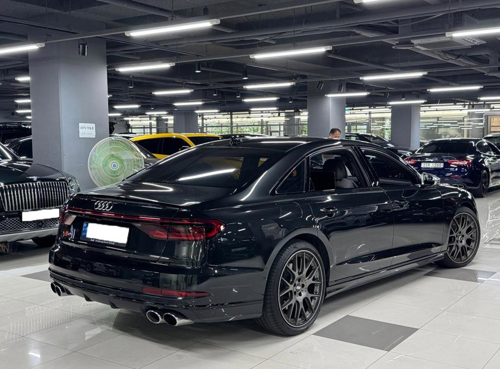 아우디 S8 4.0 TFSI 콰트로 LWB 사진 3