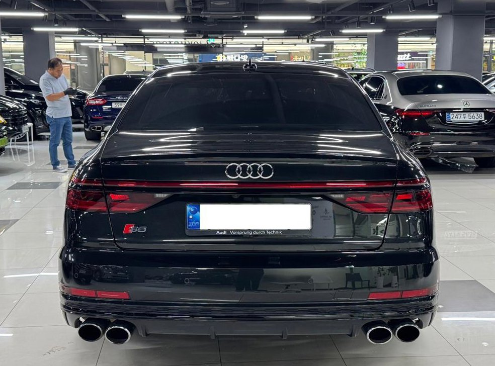 아우디 S8 4.0 TFSI 콰트로 LWB 사진 4