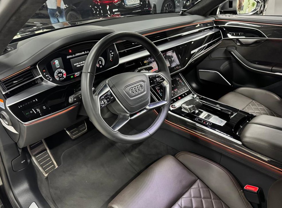 아우디 S8 4.0 TFSI 콰트로 LWB 사진 5