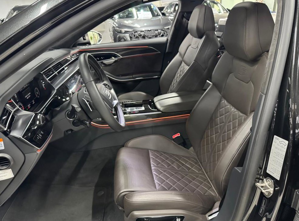 아우디 S8 4.0 TFSI 콰트로 LWB 사진 8