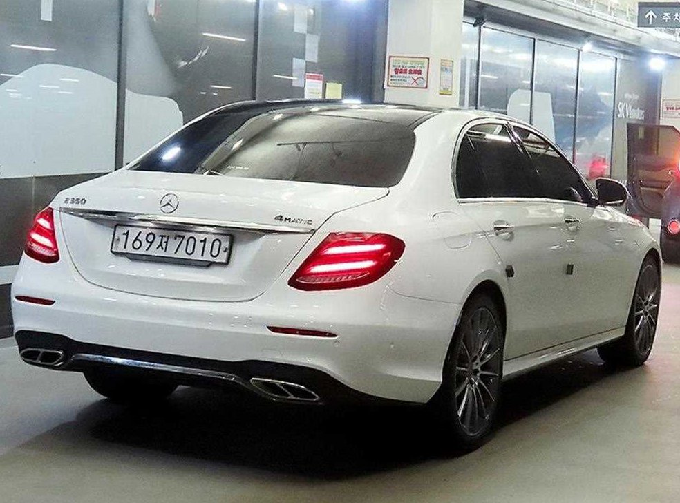 벤츠 E 클래스 E350 4MATIC AMG LINE 사진 4