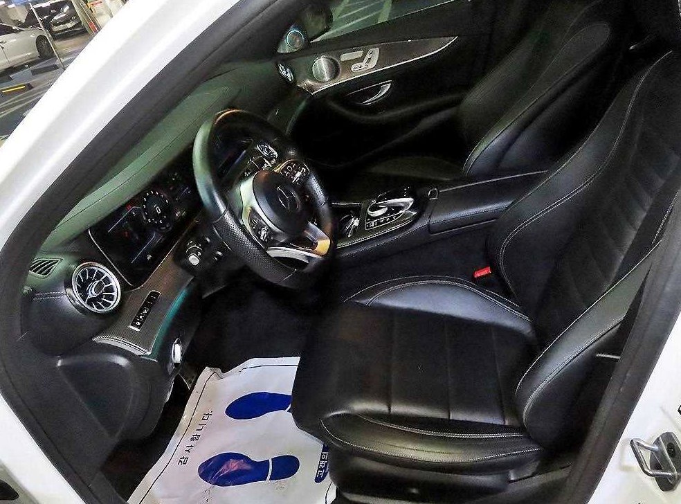 벤츠 E 클래스 E350 4MATIC AMG LINE 사진 6
