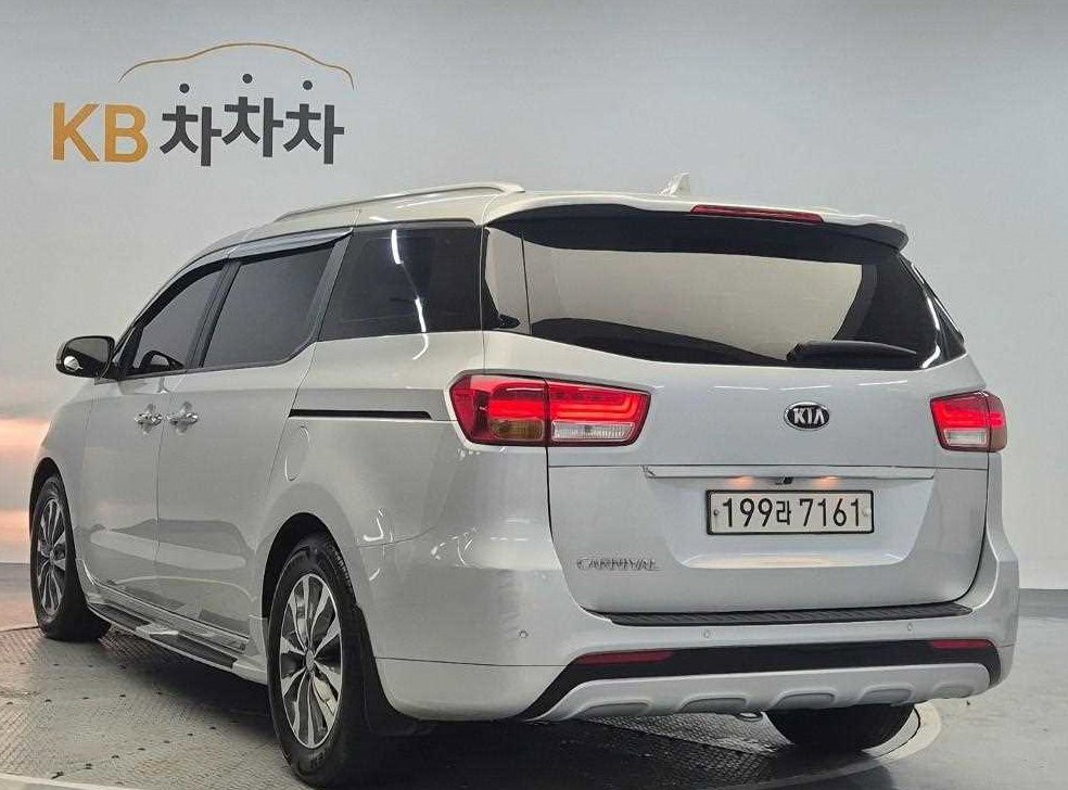 기아 카니발 디젤 9인승 럭셔리 사진 3