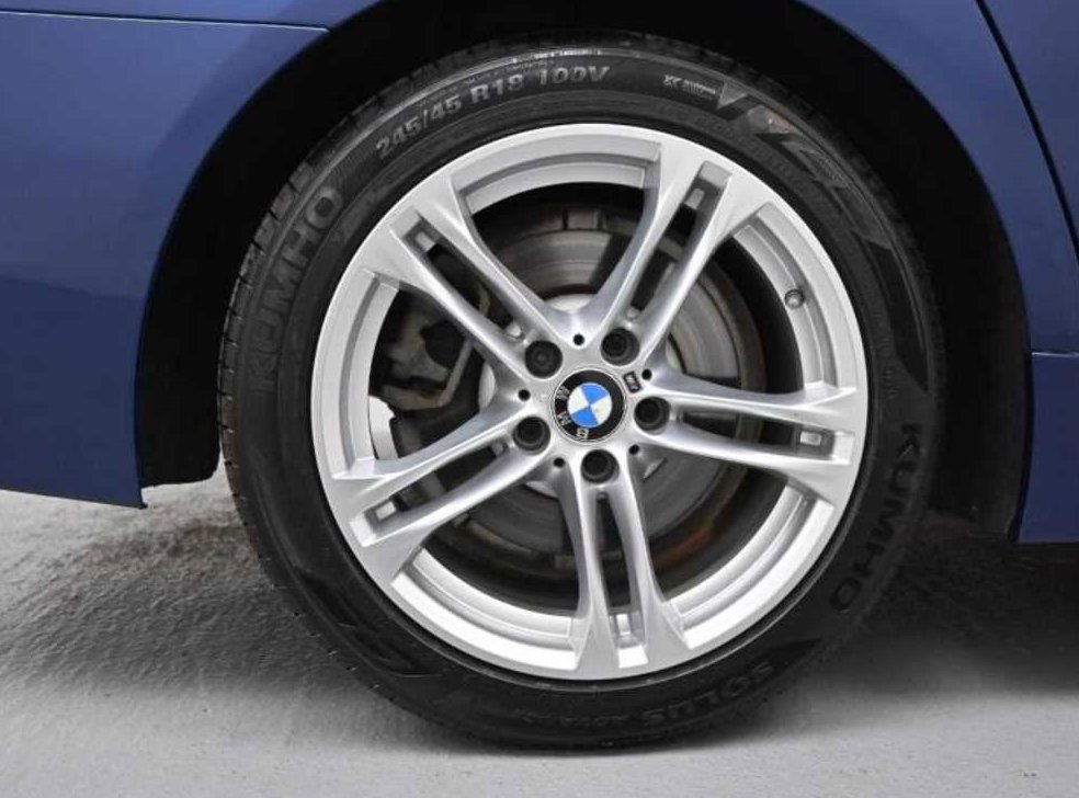 BMW 5시리즈 528i xDrive M 에어로 다이나믹 사진 5