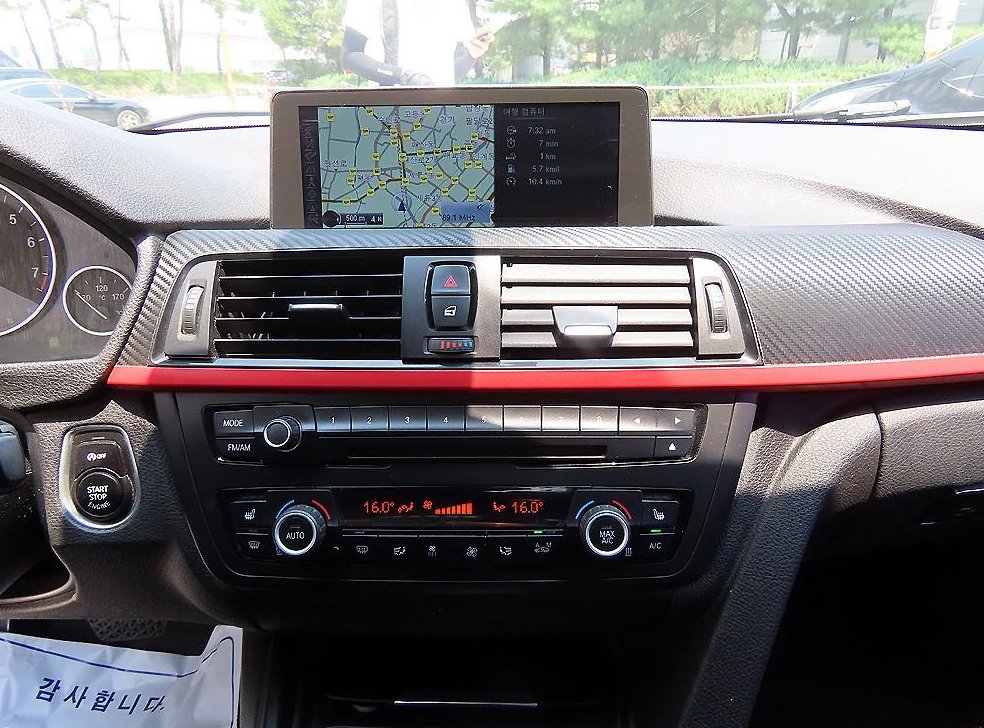 BMW 3시리즈 320i 사진 12