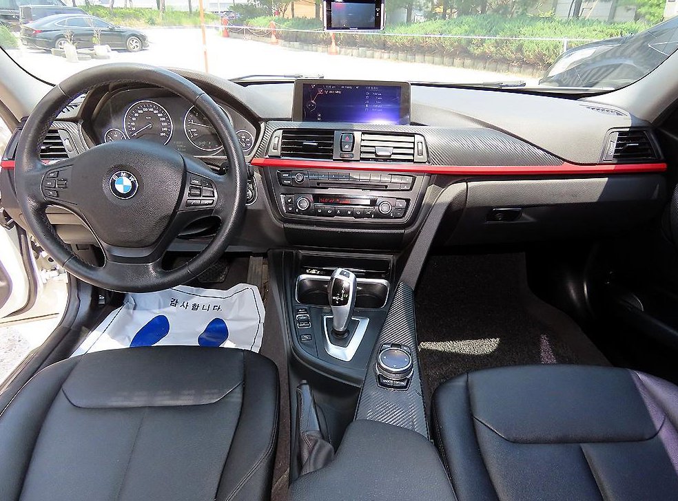 BMW 3시리즈 320i 사진 7