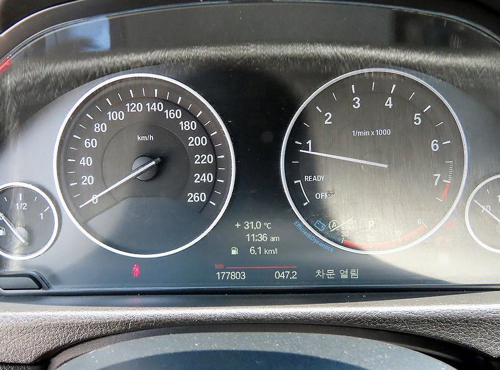 BMW 3시리즈 320i 사진 9