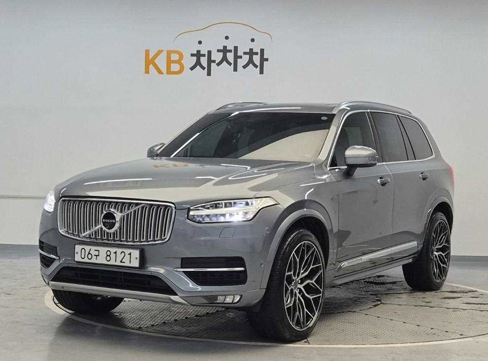 볼보 XC90 2.0 D5 AWD