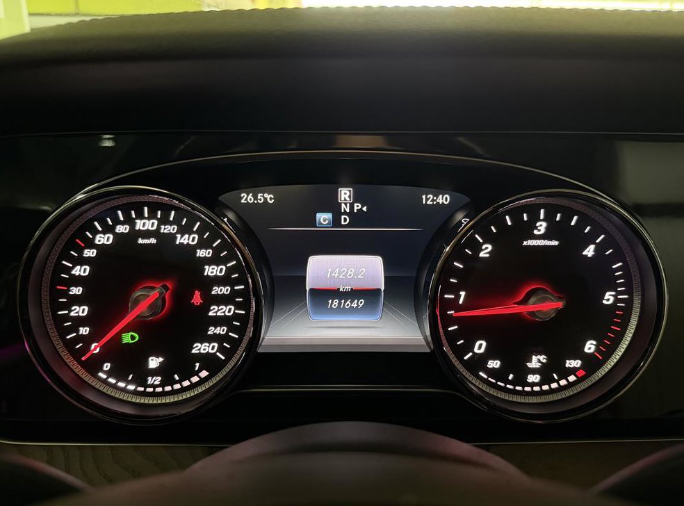 벤츠 E 클래스 E220d 익스클루시브 사진 12