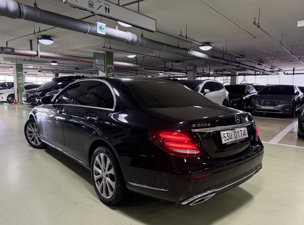 벤츠 E 클래스 E220d 익스클루시브 사진 4