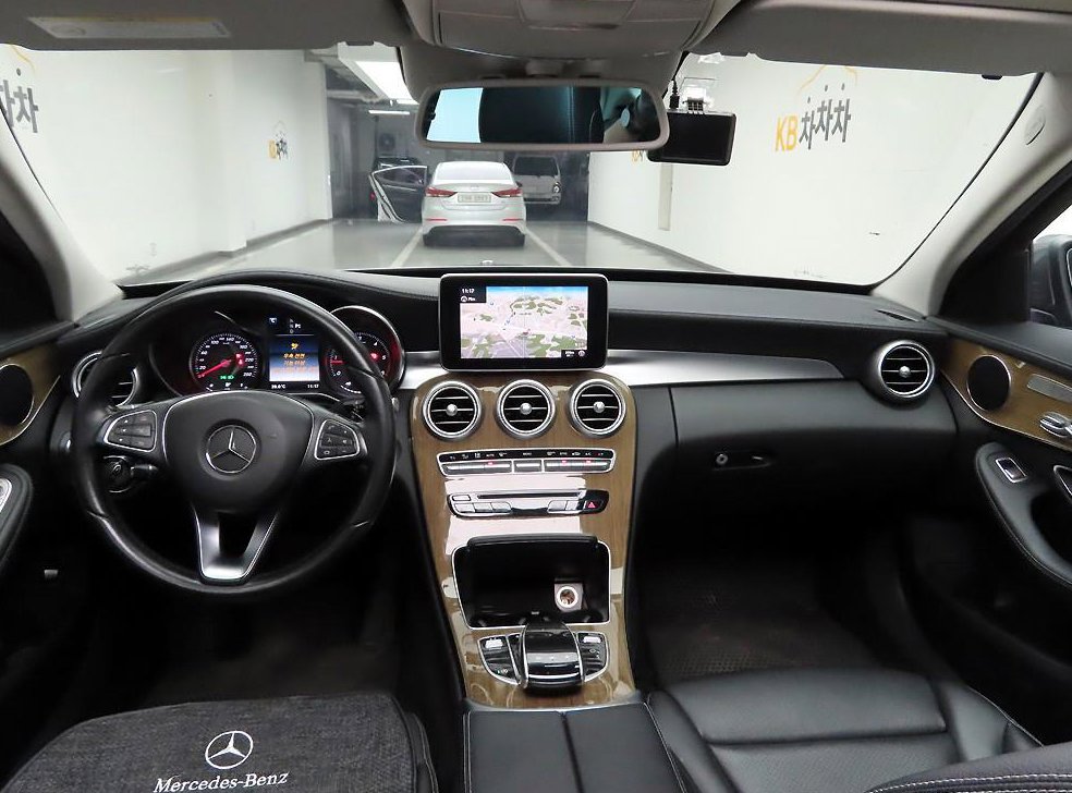 벤츠 C 클래스 C220 d 익스클루시브 사진 6