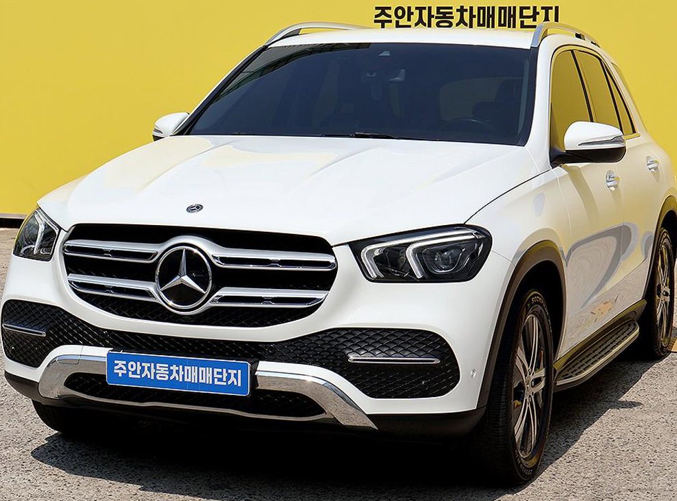 벤츠 GLE 클래스 GLE 300d 4MATIC 사진 2