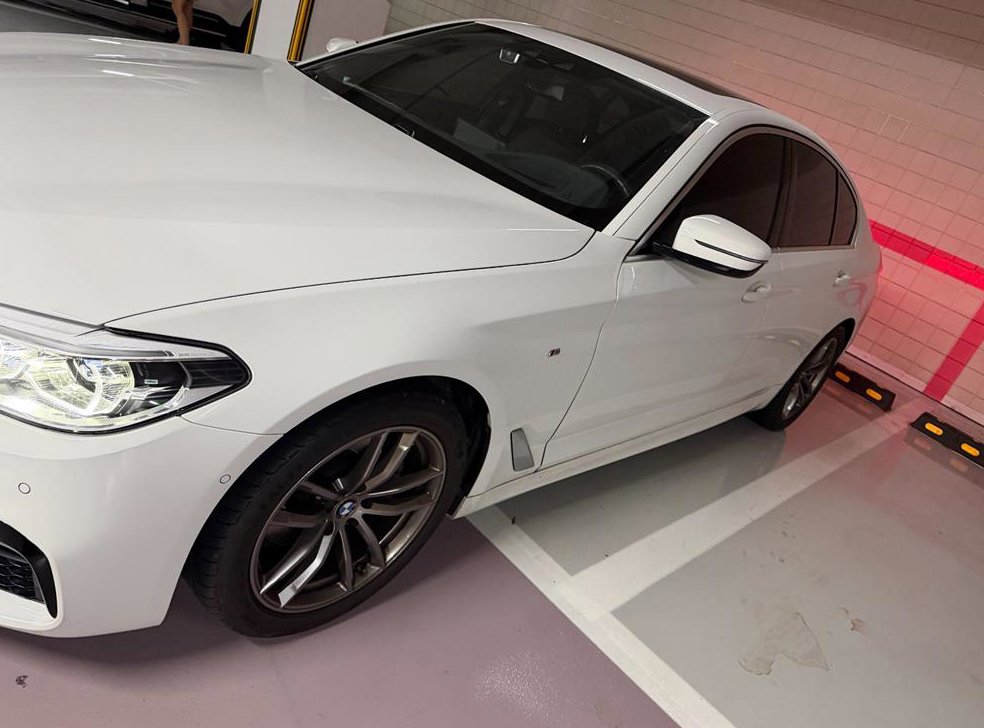 BMW 5시리즈 520d xDrive M 스포츠 플러스 사진 3