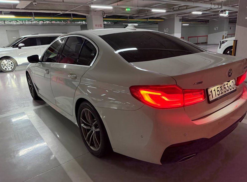 BMW 5시리즈 520d xDrive M 스포츠 플러스 사진 4