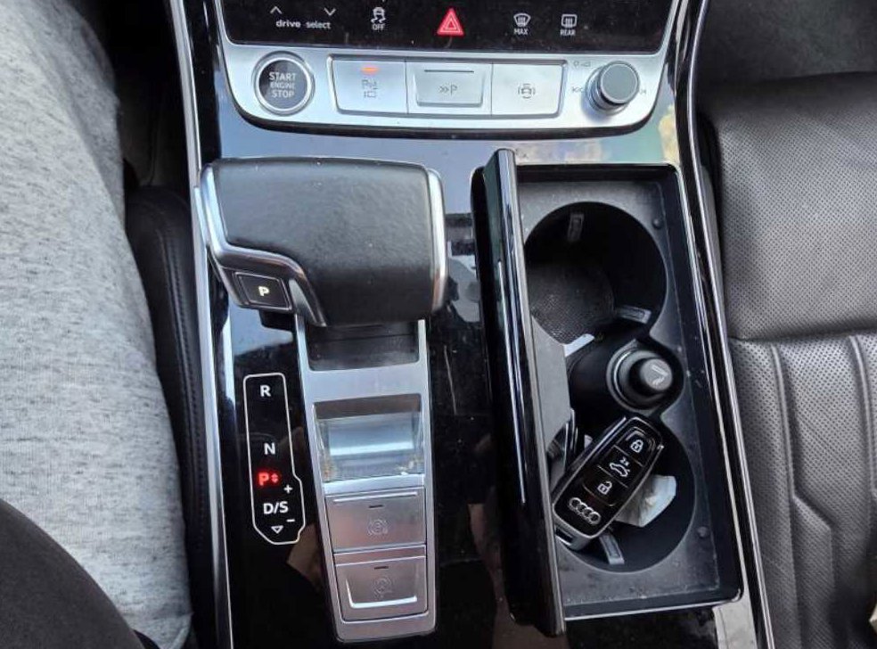 아우디 A8 60 TFSI 콰트로 LWB 사진 11