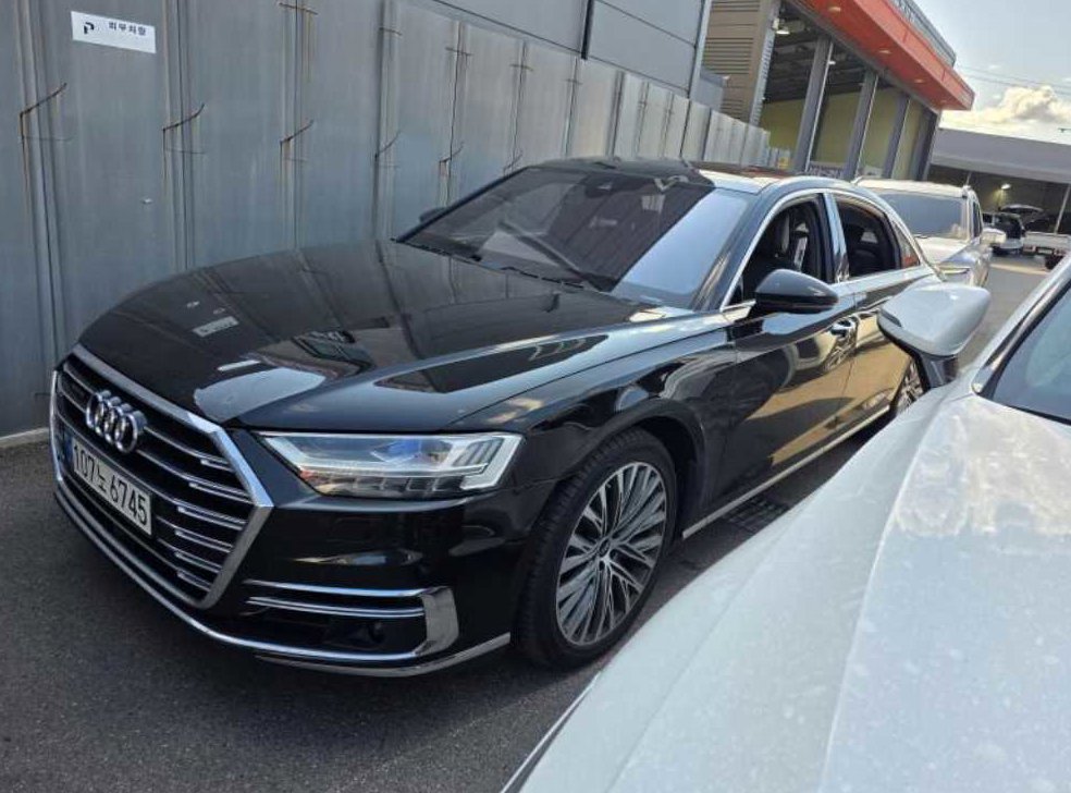 아우디 A8 60 TFSI 콰트로 LWB 사진 2