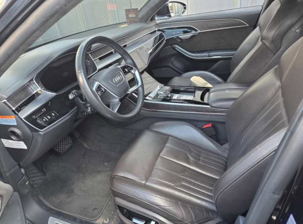 아우디 A8 60 TFSI 콰트로 LWB 사진 3