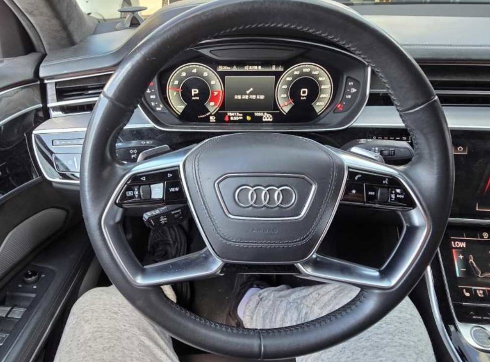 아우디 A8 60 TFSI 콰트로 LWB 사진 5