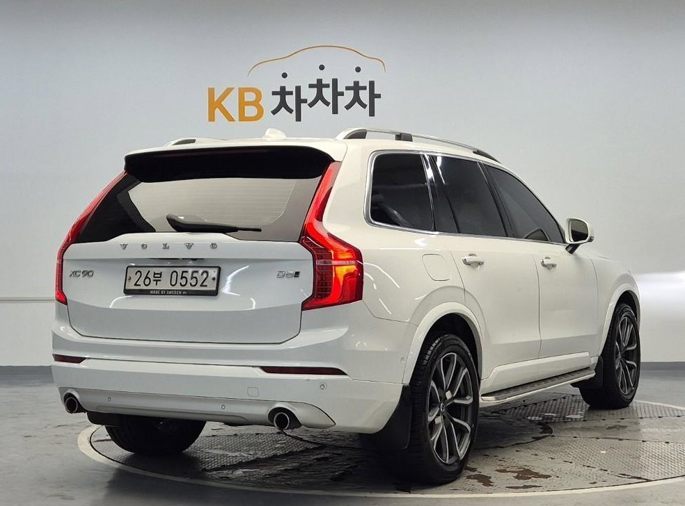 볼보 XC90 2.0 D5 AWD 사진 3