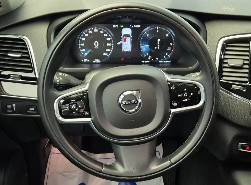 볼보 XC90 2.0 D5 AWD 사진 8