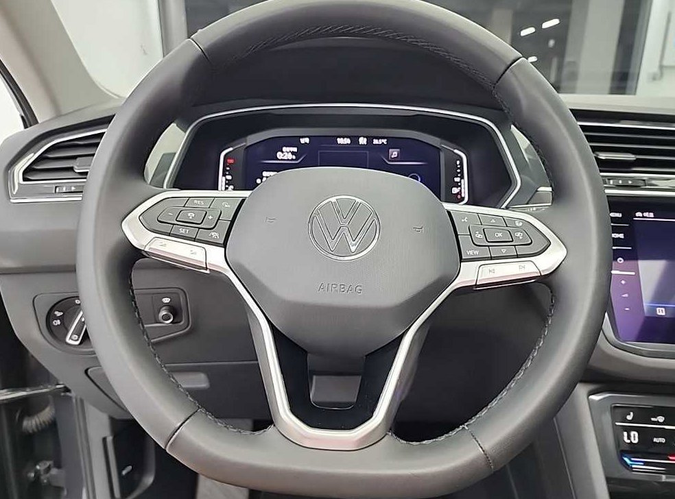 폭스바겐 티구안 2.0 TDI 프리미엄 사진 9