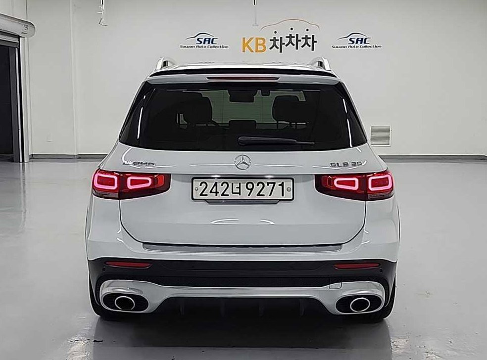 벤츠 GLB 클래스 AMG GLB 35 4MATIC 사진 3