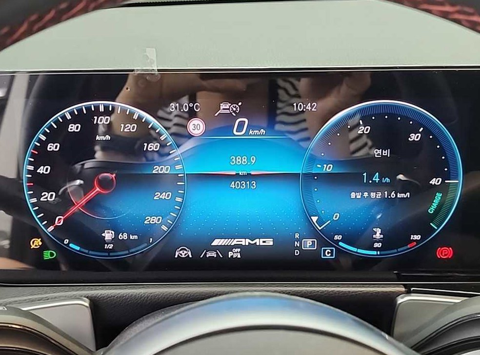 벤츠 GLB 클래스 AMG GLB 35 4MATIC 사진 6