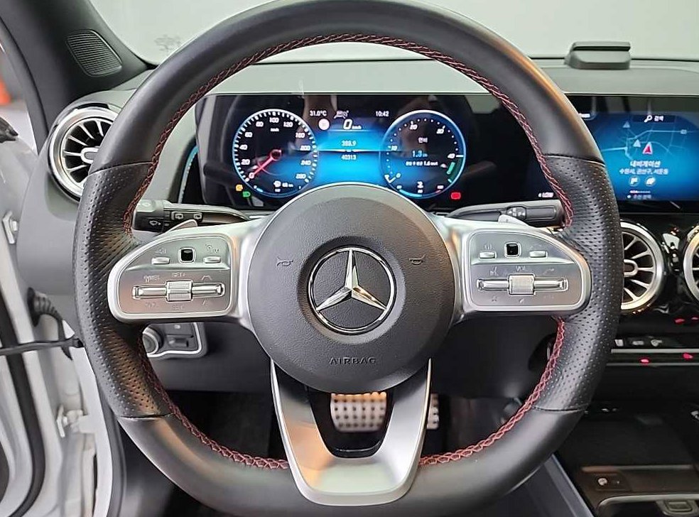 벤츠 GLB 클래스 AMG GLB 35 4MATIC 사진 9